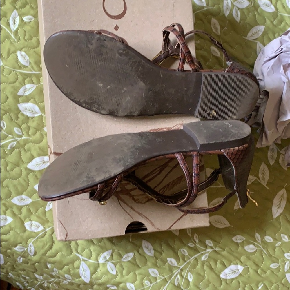 Two Lips Sandals - Picture 4 of 4